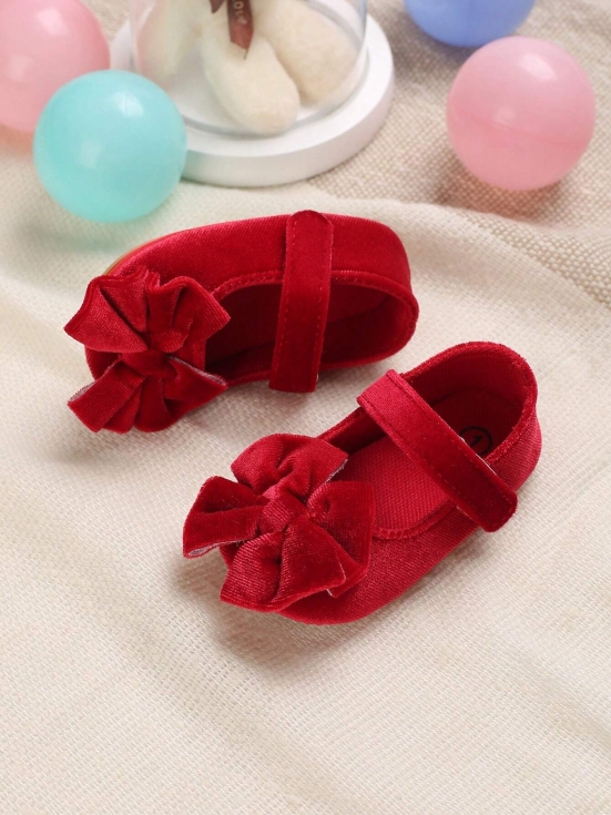 sapatinhos de bebé, laços vermelhos, conforto, elegância, sapatinhos vermelhos, bebé, qualidade, estilo, funcionalidade, desenvolvimento natural, loja de bebé, Portugal