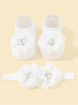 conjunto infantil, meias antiderrapantes bebê, faixa cabeça bebê, flores brancas, estilo bebê elegante, presente bebê, roupa infantil especial, acessórios bebê de qualidade.