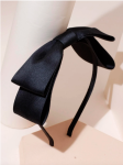 faixa preta menina, acessório elegante, faixa satinada, laço delicado, estilo infantil, moda criança, acessório clássico, presente para menina, ocasiões especiais, elegância e conforto