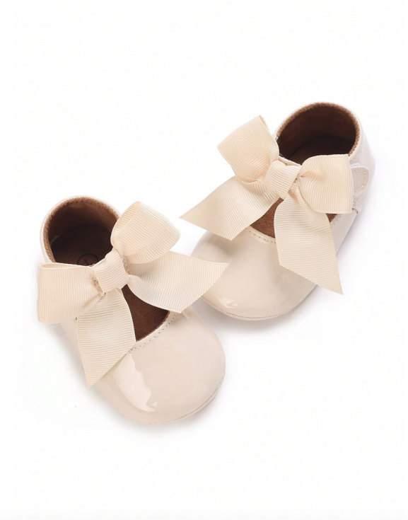 sapatinhos para bebé, sapatinhos envernizados, sapatos de bebé com laço, sapatos para batizado, sapatos para cerimónia bebé, sapatos para bebé menina, calçado bebé confortável