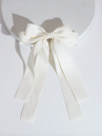 laço de cabelo cetim, acessório elegante, laço creme, acessórios de cabelo, laço para casamentos, moda feminina, laço para festas, acessórios de luxo