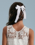laço de cabelo, laço de cetim, acessórios para meninas, laço branco, batizado, comunhão, casamento, acessórios elegantes, penteados para meninas
