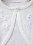 bolero cerimonial infantil, bolero para meninas, roupa de comunhão, bolero branco marfim, roupa para batizado, roupa cerimonial infantil, moda infantil elegante, bolero com detalhes em pérolas, bolero para eventos especiais