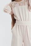 macacão cerimonial para menina, roupa para eventos, macacão rosa elegante, moda infantil Portugal, roupa de cerimónia para crianças, macacão para festas, roupa confortável para menina