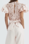 macacão cerimonial para menina, roupa para eventos, macacão rosa elegante, moda infantil Portugal, roupa de cerimónia para crianças, macacão para festas, roupa confortável para menina