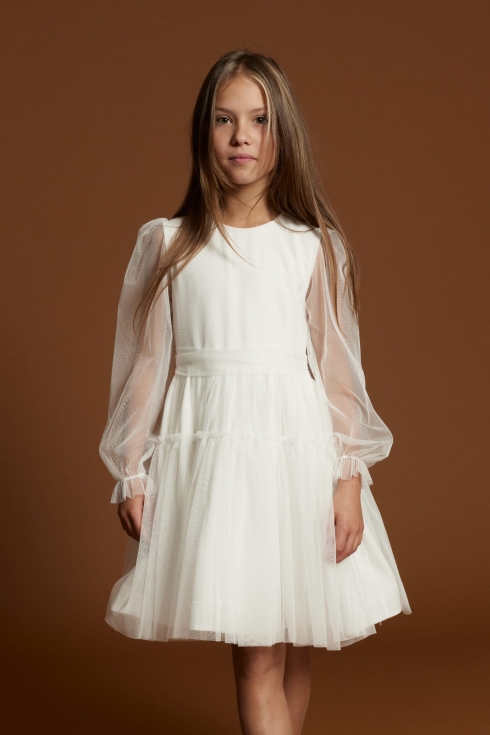 Menina com vestido de cerimónia branco marfim Holly de frente