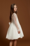 Vista lateral do vestido de menina Holly em tule branco marfim
