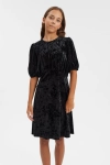 Vestido de menina em veludo preto Clara visto de frente