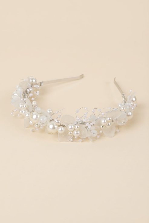 tiara de comunhão menina, acessórios para comunhão, tiara com pérolas, tiara de flores, acessórios para batizados, tiara elegante para menina, tiara para eventos especiais, tiara de daminha de honra, acessórios para cabelo infantil, tiara creme prateada