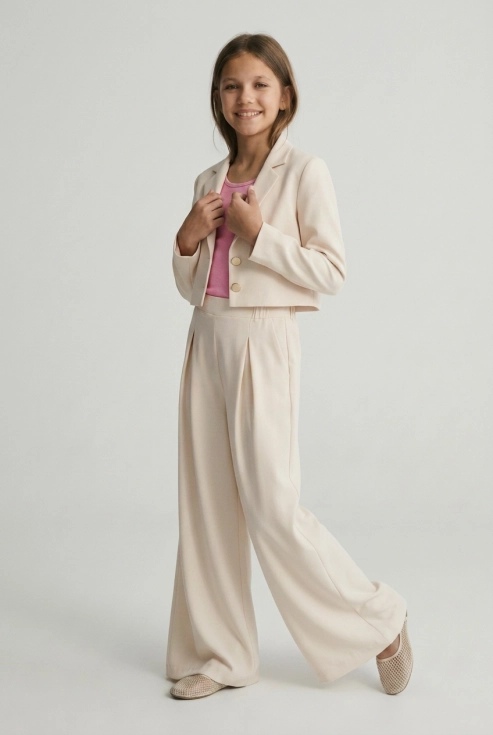 conjunto elegante para menina Emi bege claro, top com mangas em tule e saia, traje Crisma