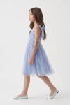 Vestido de cerimónia Rina azul-pervinca – corpo franzido e saia rodada de tule, perfil, silhueta completa