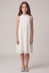 Vestido de cerimónia Rozalia branco plissado para menina, com decote halter e pérolas decorativas – vista de frente, silhueta completa
