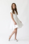 Vestido de cerimónia Rumi branco – saia rodada em movimento, vista de frente