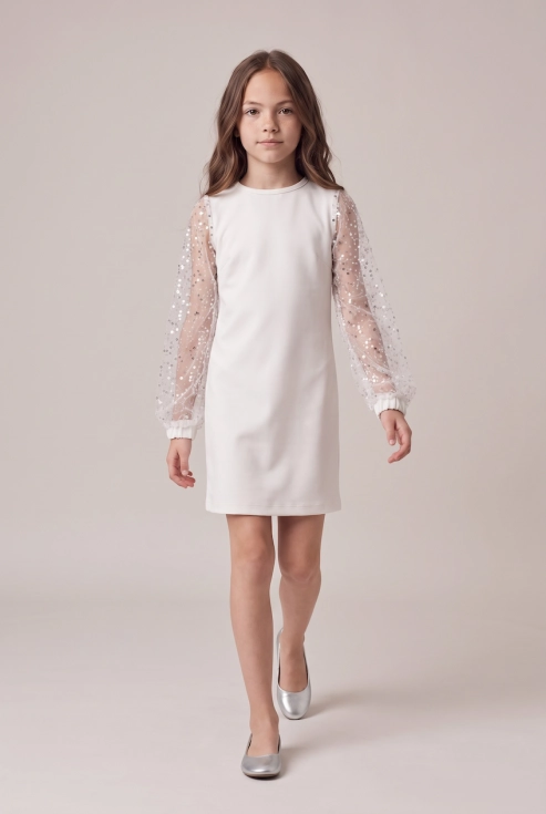 Vestido de cerimónia Vivienne branco para menina, com mangas de tule e lantejoulas – silhueta completa em movimento, vista de frente