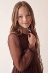Vestido de cerimónia Holly castanho – manga de tule com folho no punho e decote redondo, grande plano