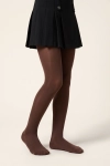 Collants opacos castanho-chocolate – collants na modelo, vista a três quartos de frente
