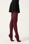Collants opacos bordô lisos – collants na modelo, vista lateral