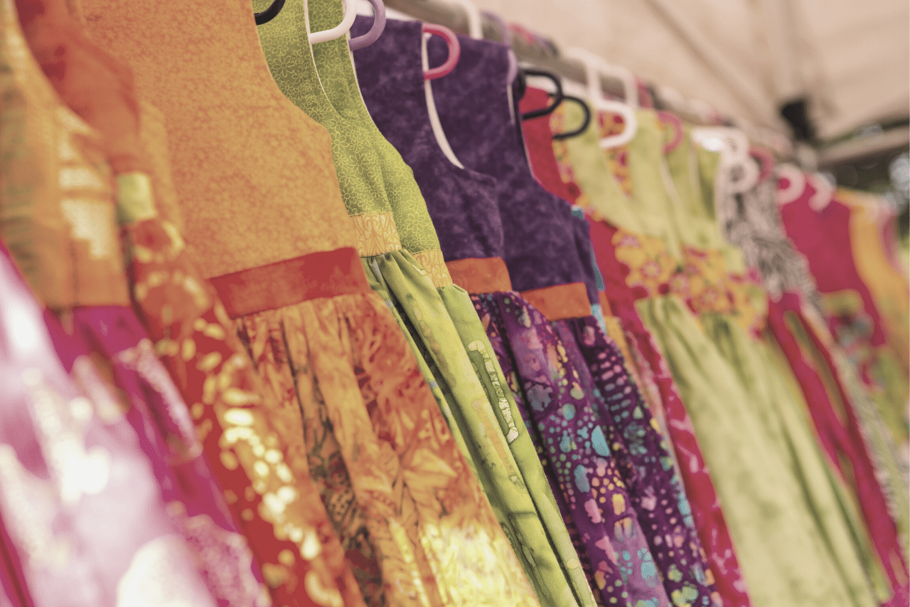 Que cor de vestido escolher para meninas em eventos especiais?